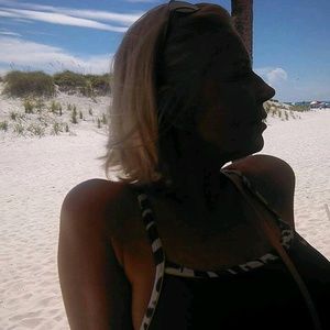 Meet your Posher, Elizabeth